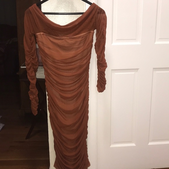 Ready In A Ruched Off Shoulder Midi Dress - Picture 5 of 10